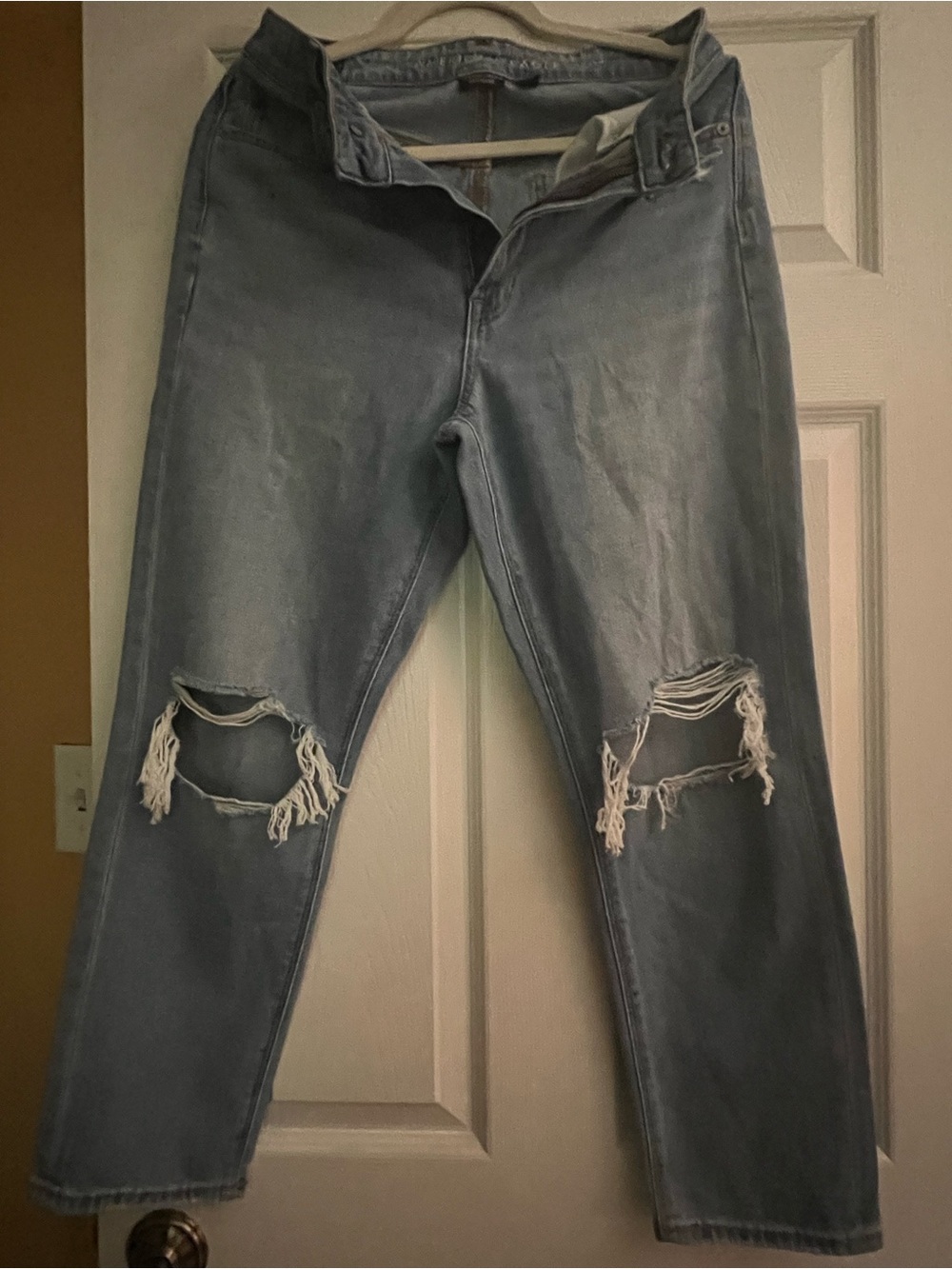 American Eagle Outfitters Light Blue Ripped Boyfriend Jeans